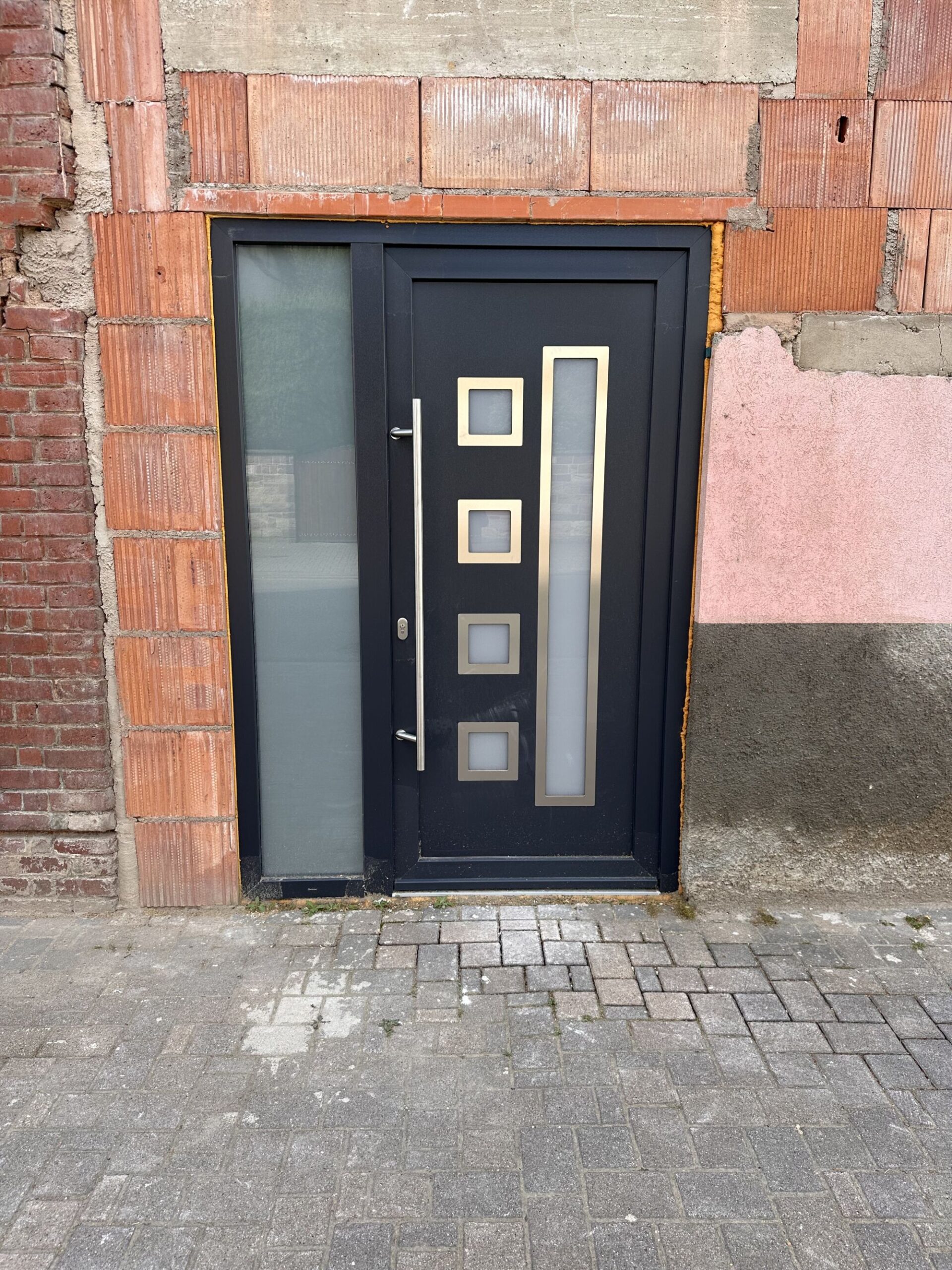 Installation de portes d&#8217;entrée et portes de garage à proximité de Strasbourg et Obernai Saint-Dié-des-Vosges 2